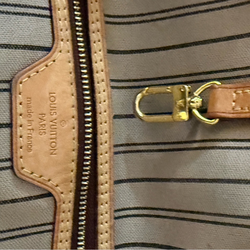 Louis Vuitton Classic Monogram Neverfull MM Tote - Picture 4 of 12